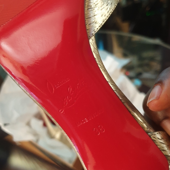 Christian Louboutin - Picture 6 of 8